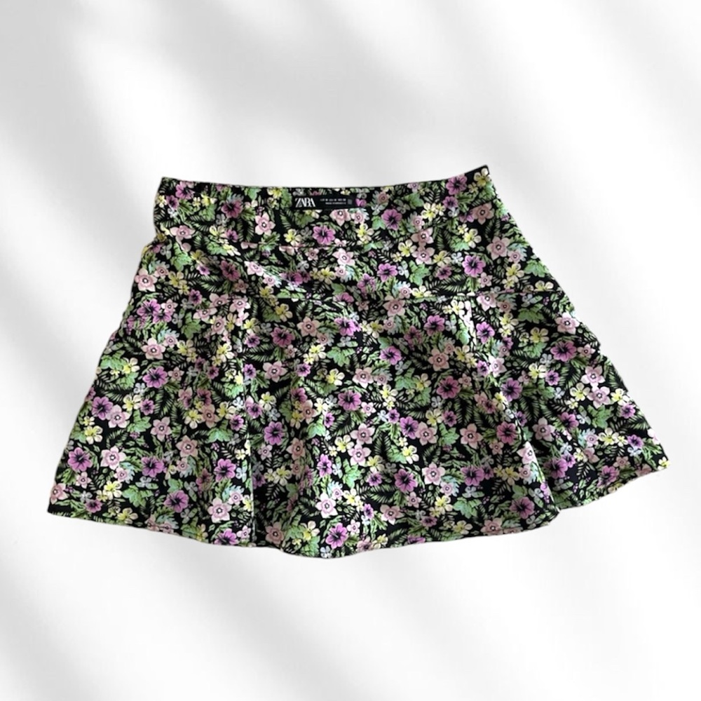 Zara Dark Floral skort with Pink and Green Accents summer cottage  size M